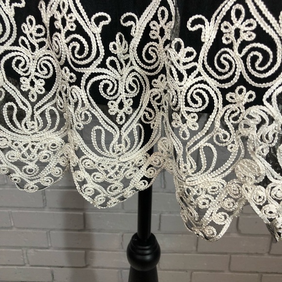 Design Lab Embroidered Black and White Mini Skirt - Picture 4 of 8